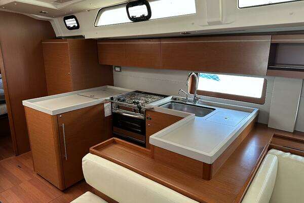 Beneteau Oceanis Yacht For Sale
