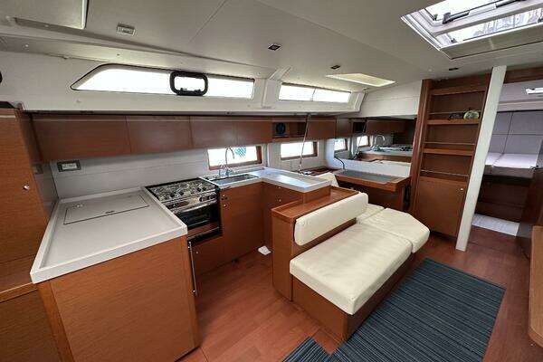 Beneteau Oceanis Yacht For Sale