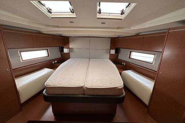 Beneteau Oceanis Yacht For Sale