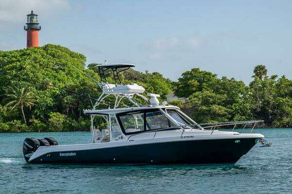 Everglades 350LX Yacht For Sale