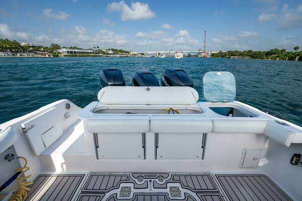 Everglades 350LX Yacht For Sale