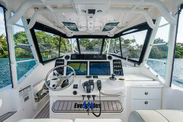 Everglades 350LX Yacht For Sale