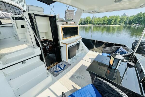 LIQUID ASSET 38ft Carver Yacht For Sale