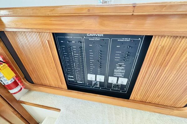 LIQUID ASSET 38ft Carver Yacht For Sale