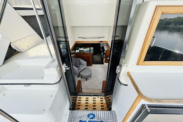 LIQUID ASSET 38ft Carver Yacht For Sale