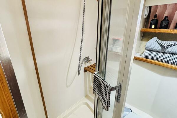 LIQUID ASSET 38ft Carver Yacht For Sale