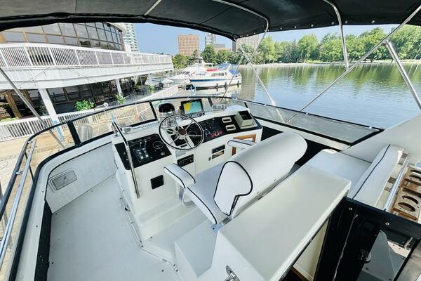 LIQUID ASSET 38ft Carver Yacht For Sale