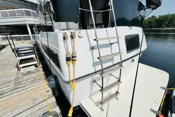 LIQUID ASSET 38ft Carver Yacht For Sale