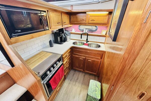 LIQUID ASSET 38ft Carver Yacht For Sale