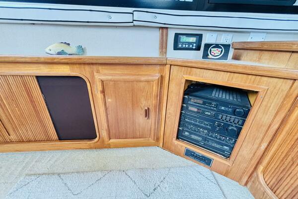 LIQUID ASSET 38ft Carver Yacht For Sale