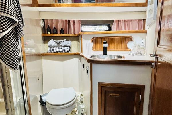 LIQUID ASSET 38ft Carver Yacht For Sale