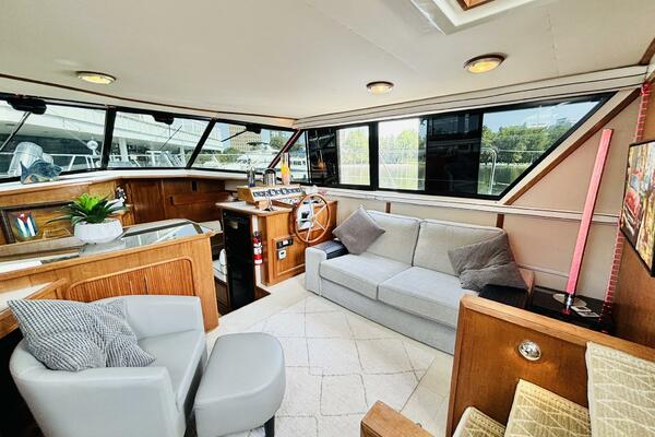 LIQUID ASSET 38ft Carver Yacht For Sale