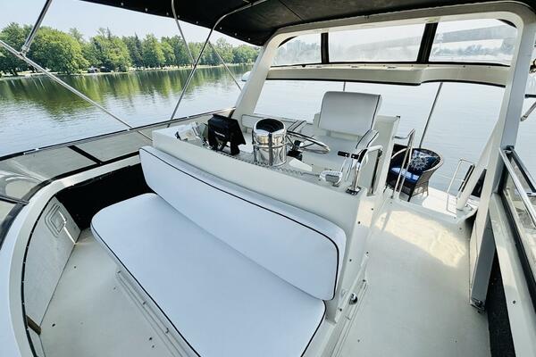 LIQUID ASSET 38ft Carver Yacht For Sale