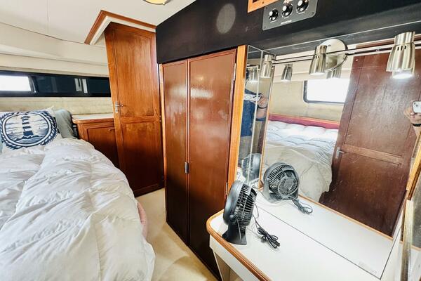 LIQUID ASSET 38ft Carver Yacht For Sale