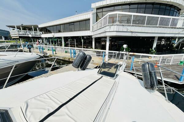 LIQUID ASSET 38ft Carver Yacht For Sale