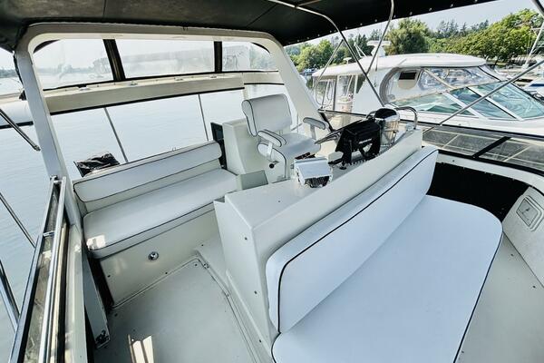 LIQUID ASSET 38ft Carver Yacht For Sale