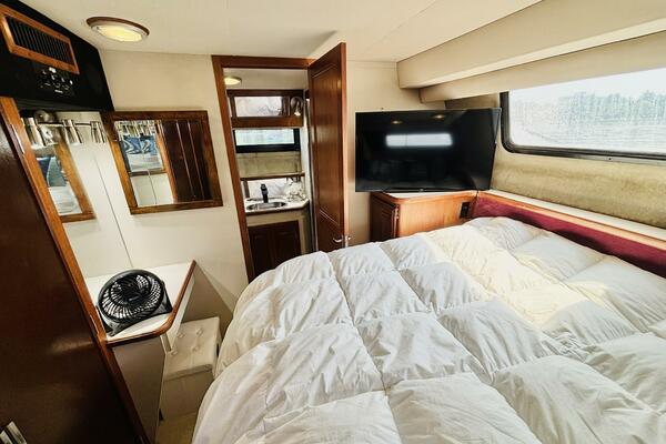 LIQUID ASSET 38ft Carver Yacht For Sale