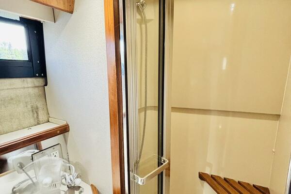 LIQUID ASSET 38ft Carver Yacht For Sale