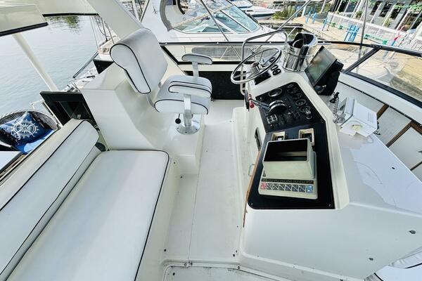 LIQUID ASSET 38ft Carver Yacht For Sale