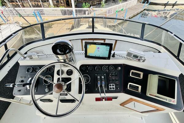 LIQUID ASSET 38ft Carver Yacht For Sale