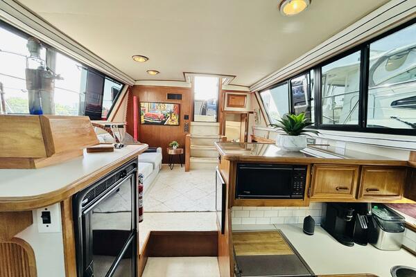 LIQUID ASSET 38ft Carver Yacht For Sale