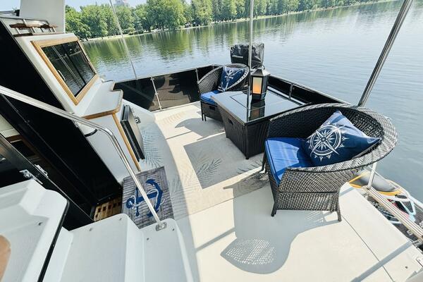 LIQUID ASSET 38ft Carver Yacht For Sale