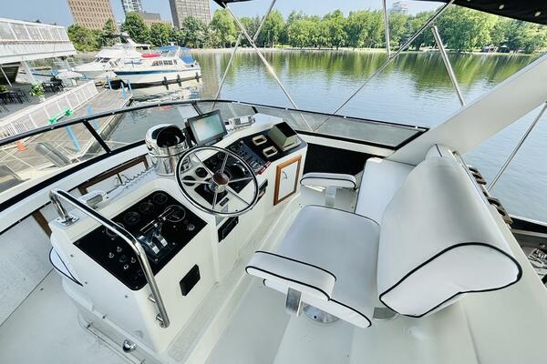 LIQUID ASSET 38ft Carver Yacht For Sale