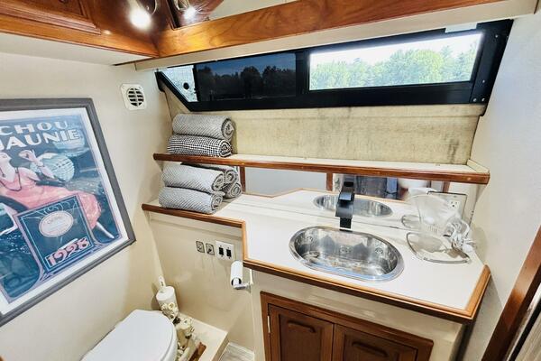 LIQUID ASSET 38ft Carver Yacht For Sale