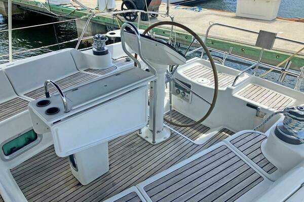 Photo of the 2002 Jeanneau 43DS