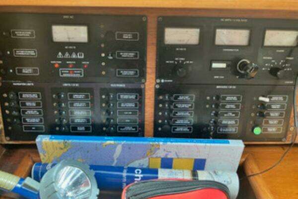 Photo of the 2002 Jeanneau 43DS