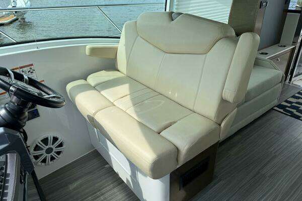 Cruisers Yachts 45 Cantius Yacht For Sale