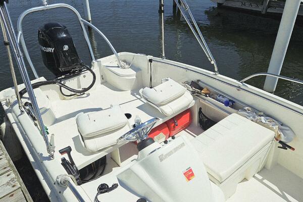 17ft Boston Whaler Yacht For Sale