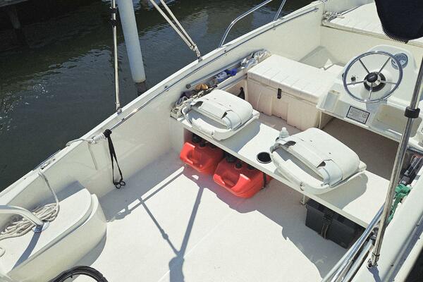 17ft Boston Whaler Yacht For Sale