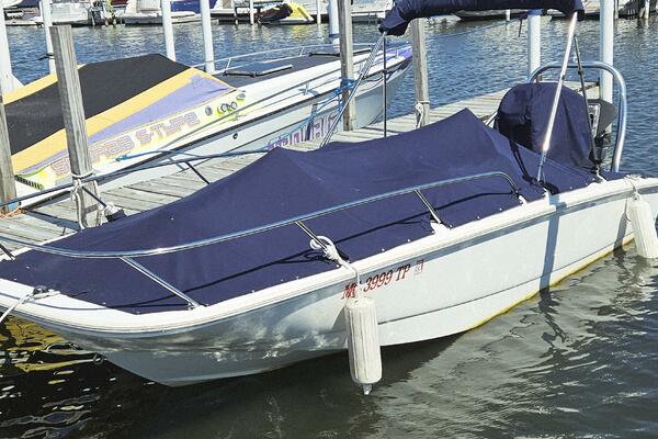 17ft Boston Whaler Yacht For Sale
