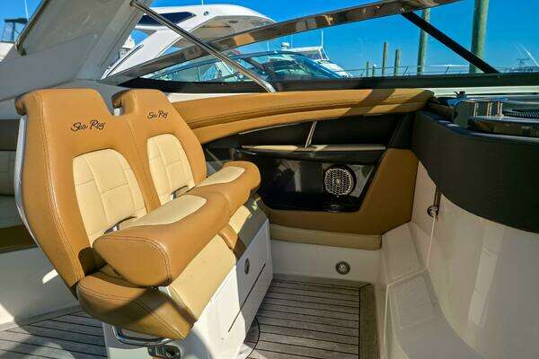 2015 Sea Ray 35