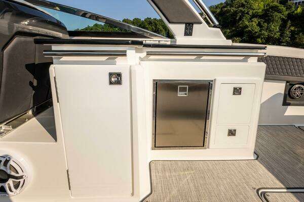 Cobalt R33 Yacht For Sale