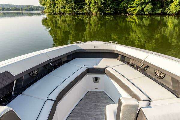 Cobalt R33 Yacht For Sale