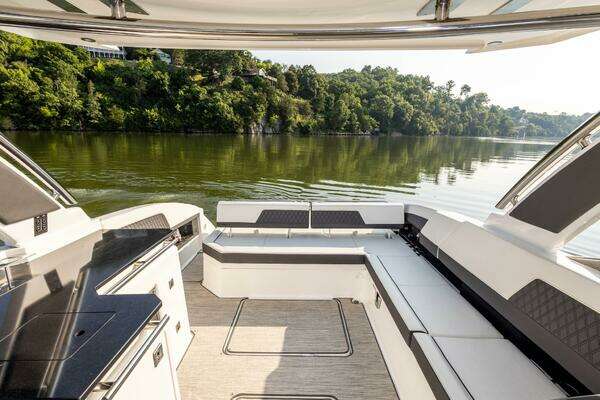 Cobalt R33 Yacht For Sale