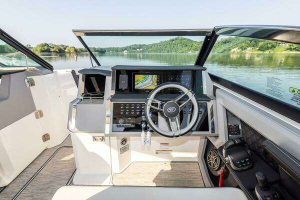Cobalt R33 Yacht For Sale