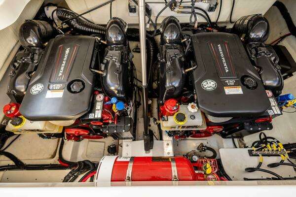 Cobalt R33 Yacht For Sale