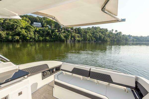 Cobalt R33 Yacht For Sale