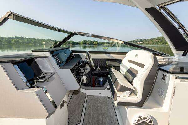 Cobalt R33 Yacht For Sale