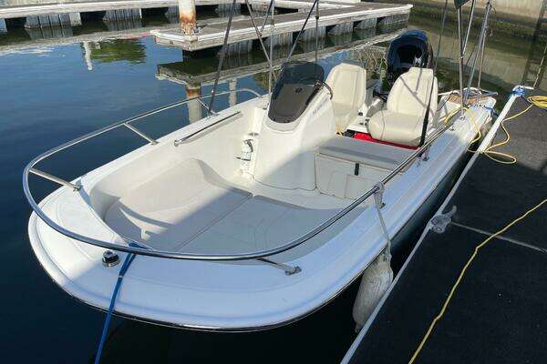 Photo of the 2021 Boston Whaler 