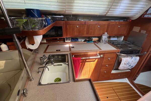 Pursuit 38ft Hunter Yacht For Sale
