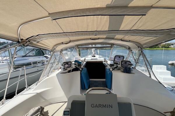 Pursuit 38ft Hunter Yacht For Sale