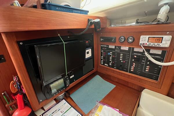 Pursuit 38ft Hunter Yacht For Sale