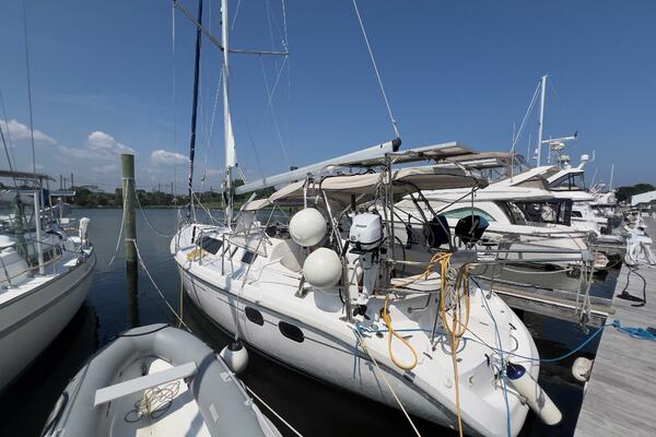 Pursuit 38ft Hunter Yacht For Sale