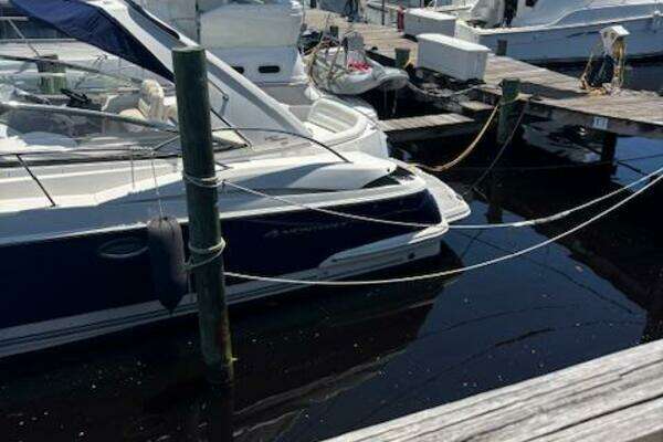 Photo of the 2007 Monterey 350 Sport Yacht