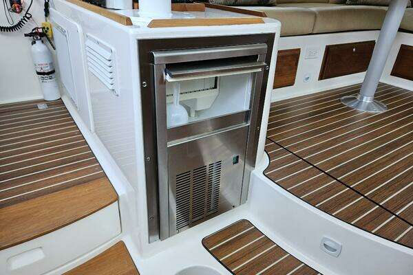 Back Cove 37 Yacht For Sale
