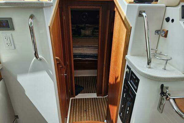 Back Cove 37 Yacht For Sale